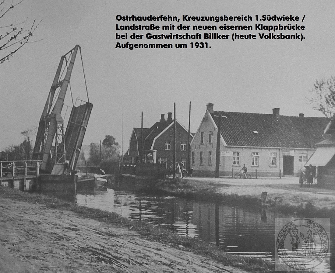 Bild: Bereits 1843 befand sich an der zentralen Kreuzung Ostrhauderfehns, an der Ecke 1.Südwieke / Landstraße (heute B438), eine Gastronomie (helles Gebäude). 1911 erwarb Familie Billker das Lokal von Familie Bunger.