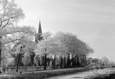 Vorschaubild: Bei der Kirche Ostrhauderfehn. Foto überlassen von Egon Taute.