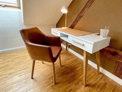Vorschaubild: Schlafzimmer 1 mit Arbeitsplatz