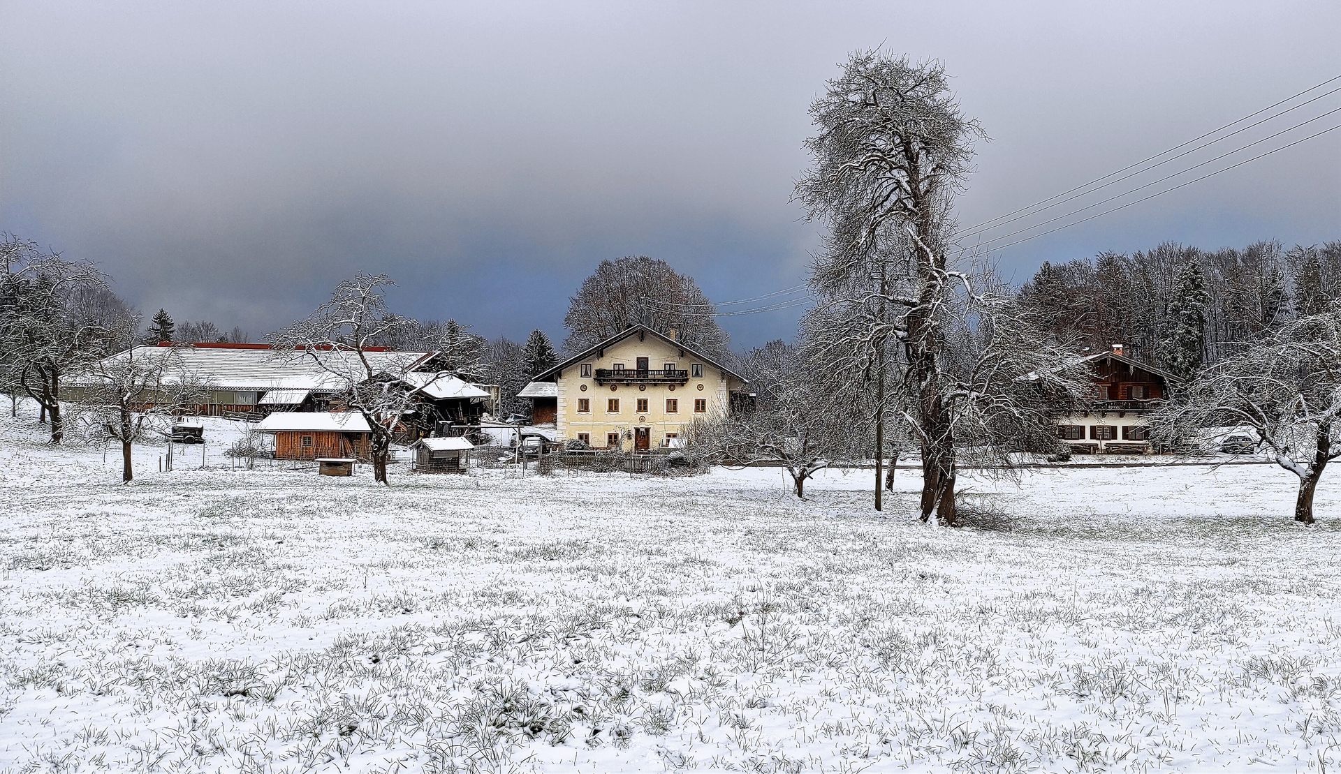 Hof im Winter  (Bild vergr&ouml;&szlig;ern)