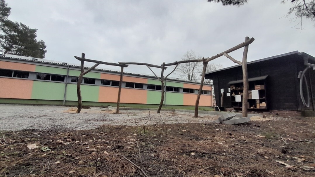 Bild: Schulgarten im Bau