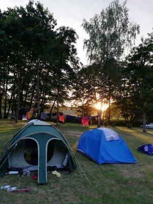 Vorschaubild: Camping in der Abenddämmerung