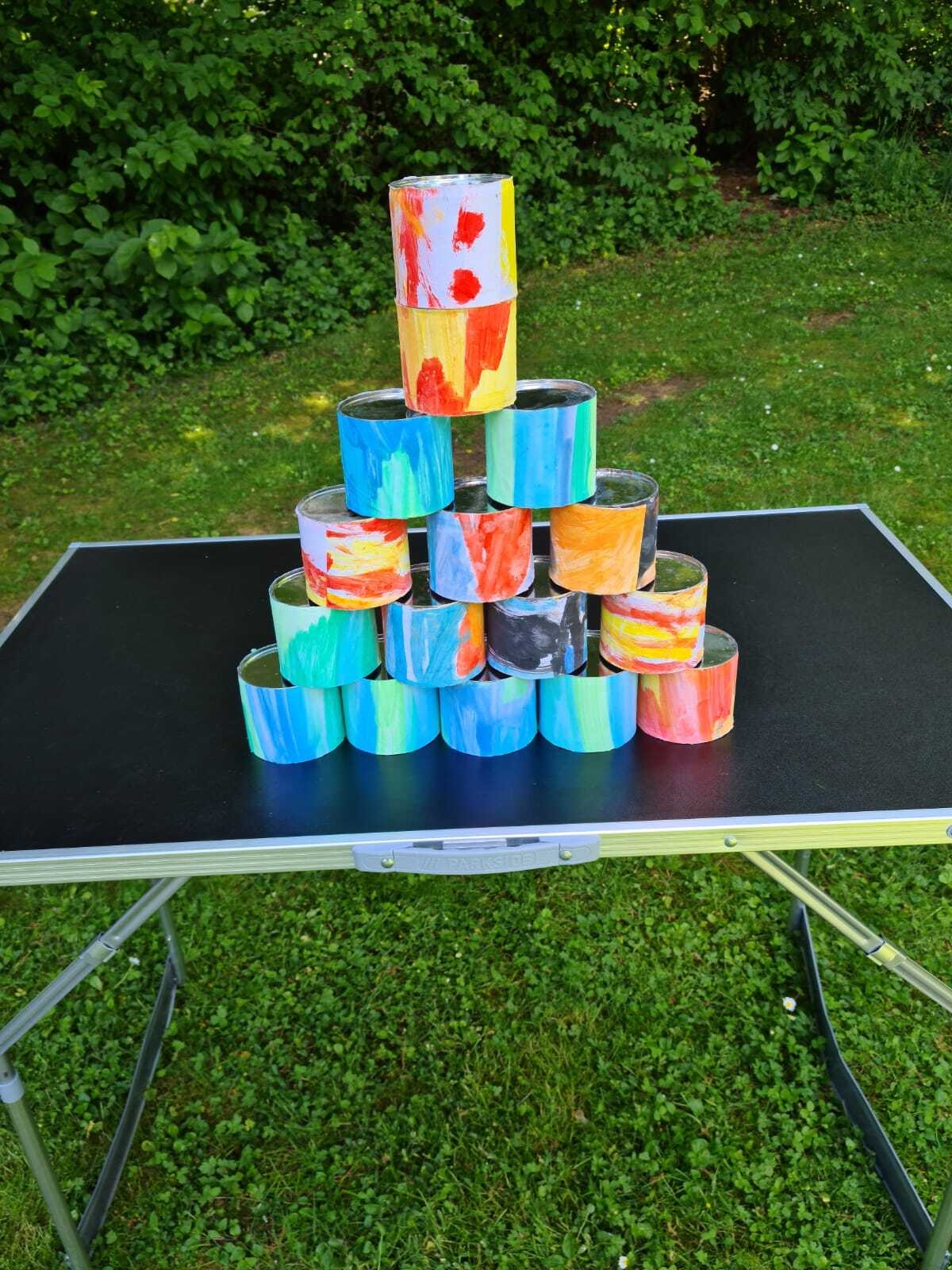 Bild: Spielestation (Dosenwerfen,Sackhüpfen,Geräuschekoffer)