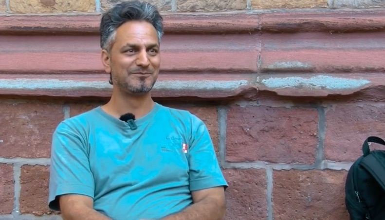 Bild: Samit Kazikhani im Café Asyl Ludwigshafen