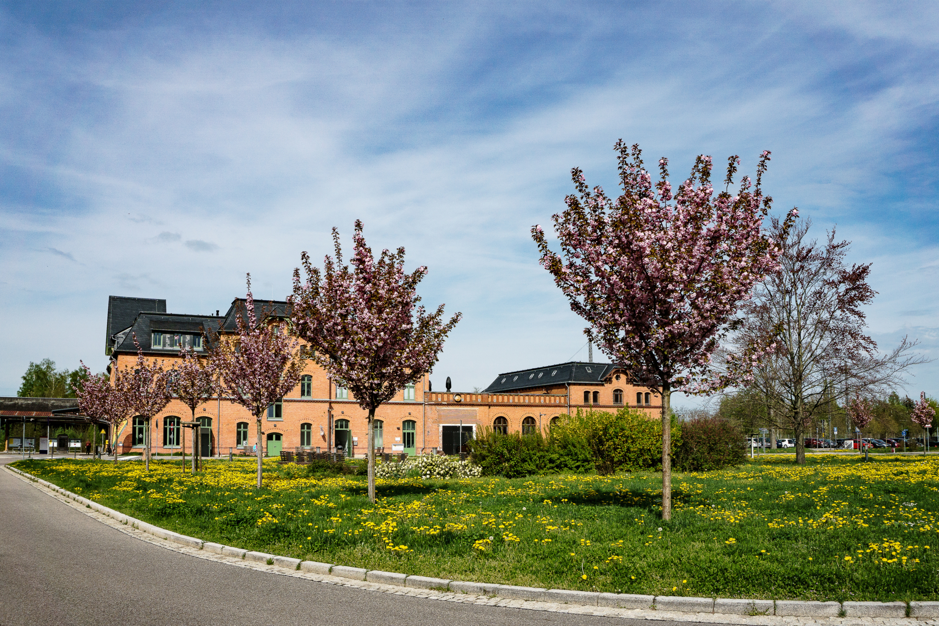 Luzia Tittel - Bahnhofsvorplatz Mittweida  (Bild vergr&ouml;&szlig;ern)