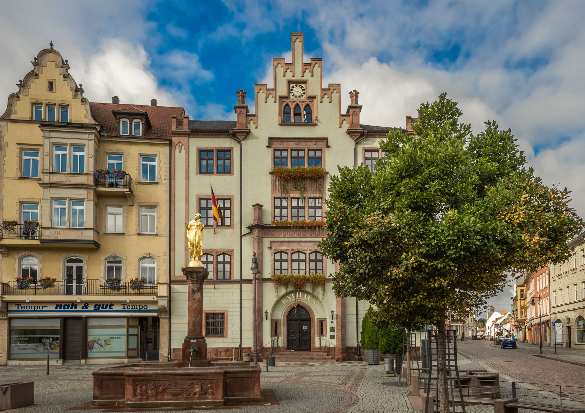 Uwe Lutz - Rathaus  (Bild vergr&ouml;&szlig;ern)