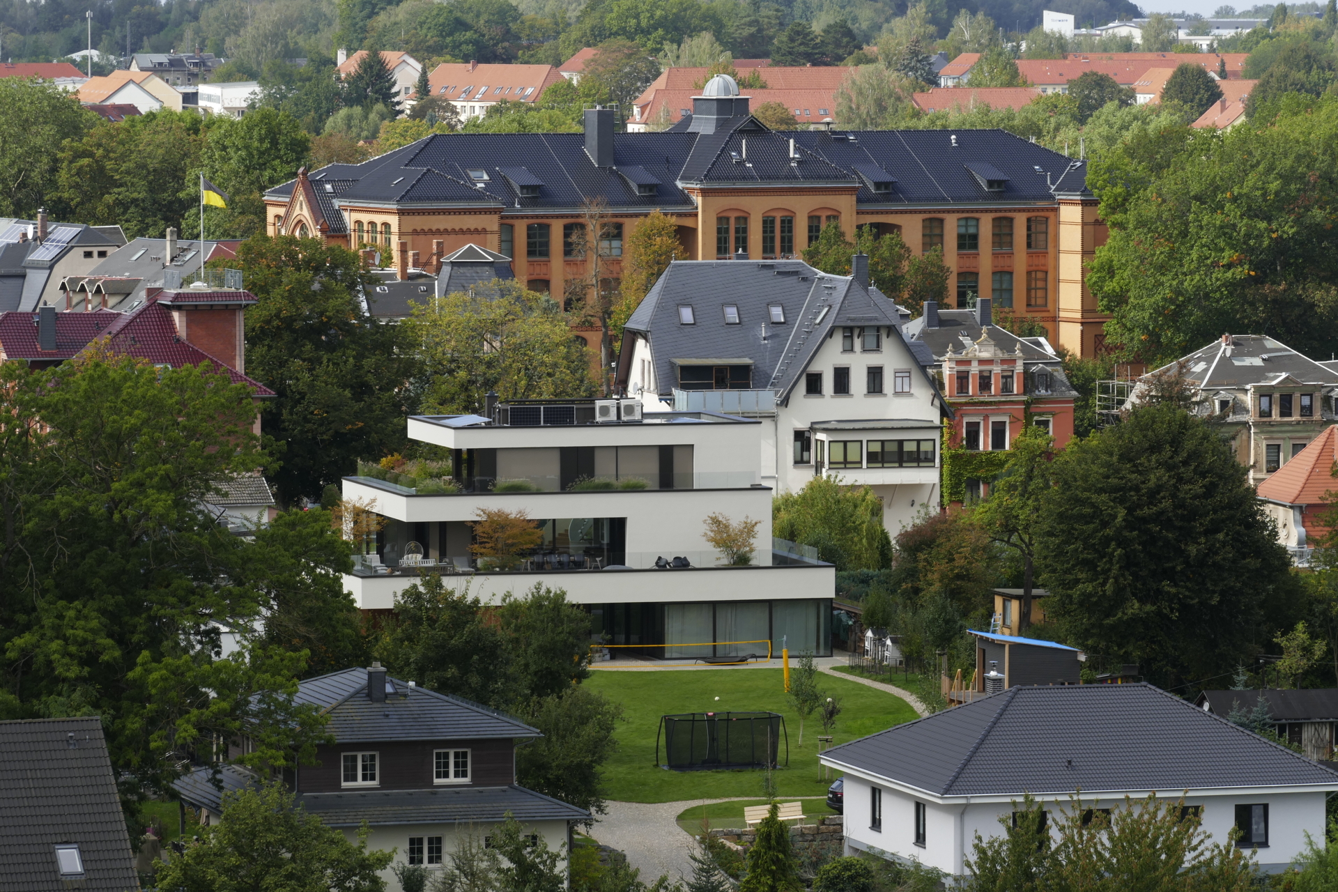 J&uuml;rgen Thierbach - Blick zur Fichteschule  (Bild vergr&ouml;&szlig;ern)