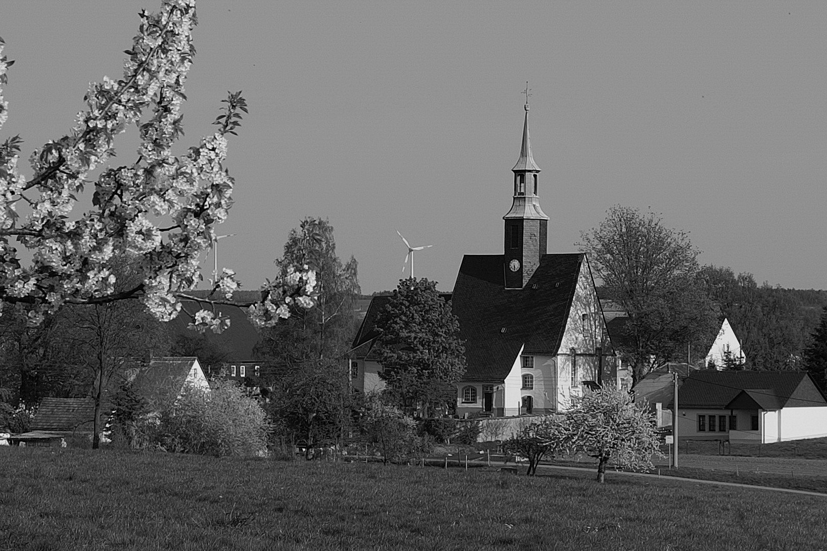 Frank Brautzsch - Kirche von Milkau  (Bild vergr&ouml;&szlig;ern)