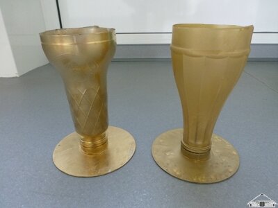 Vorschaubild: Diese goldenen Pokale entstanden aus einer alten CD und einer Einweg-Plastikflasche