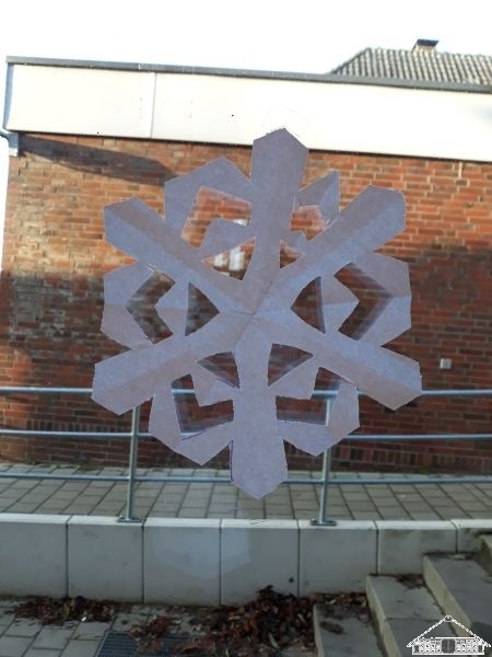 Schneeflockenparade_13  (Bild vergr&ouml;&szlig;ern)