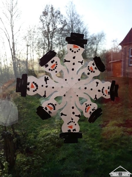 Schneeflockenparade_1  (Bild vergr&ouml;&szlig;ern)