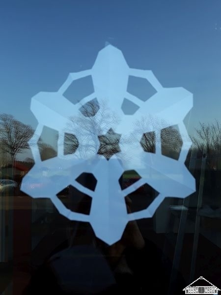 Schneeflockenparade_4  (Bild vergr&ouml;&szlig;ern)