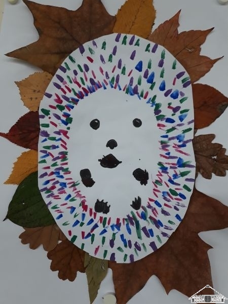Igel im Laubhaufen_1  (Bild vergr&ouml;&szlig;ern)