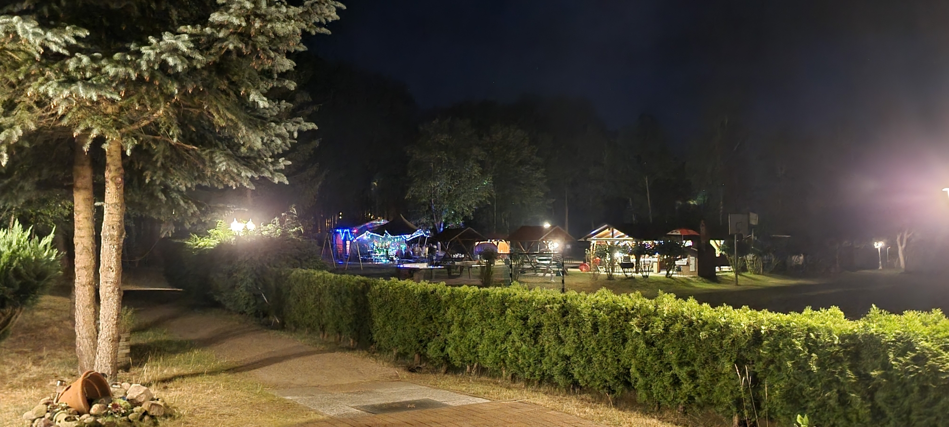 Bild: Familienpark am Abend