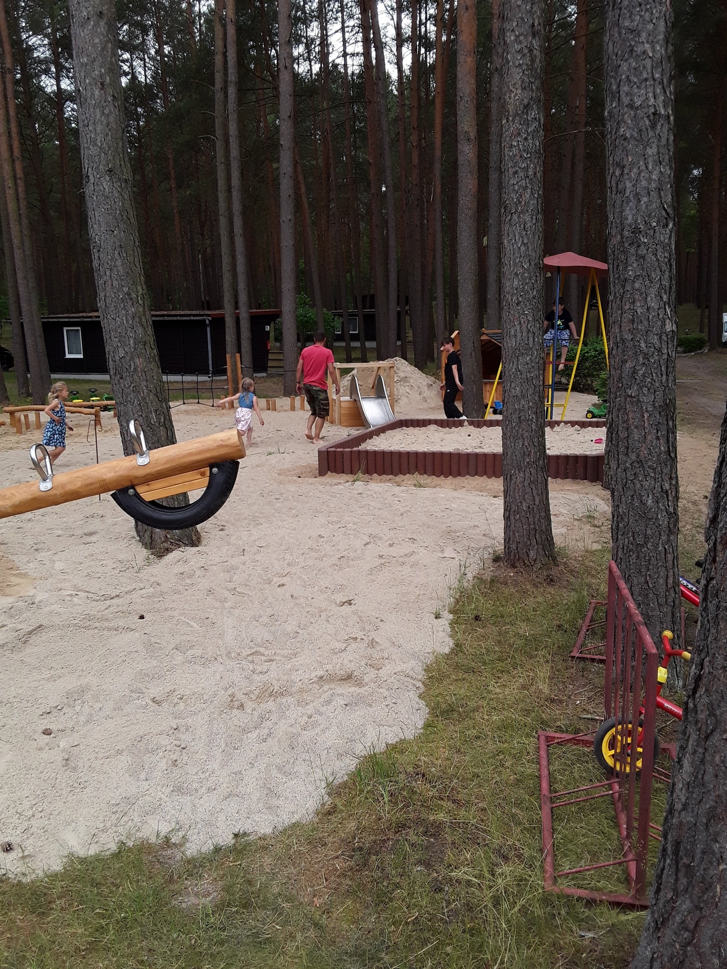 Bild: Blick zum Spielplatz