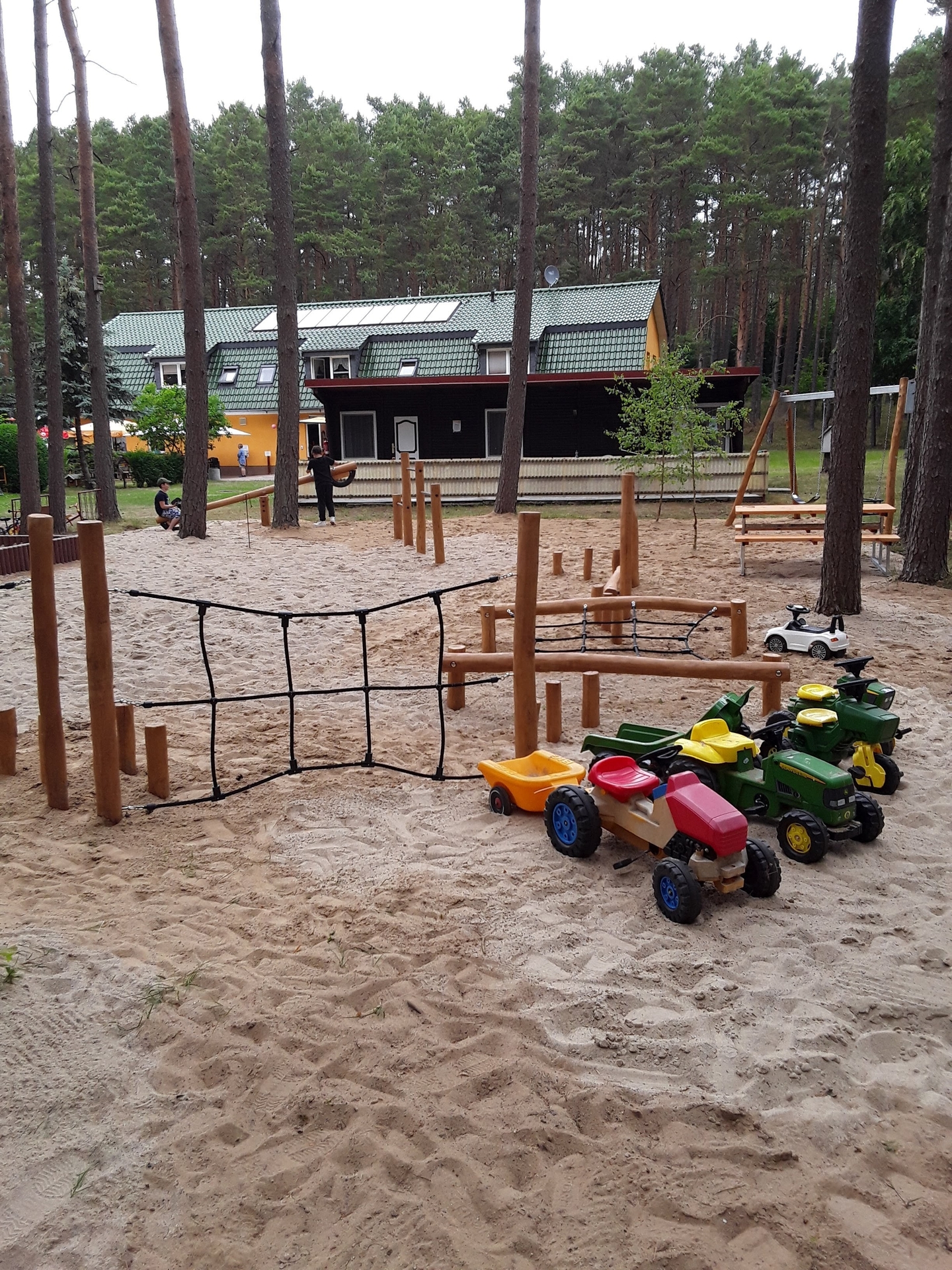 Bild: Blick zum Spielplatz