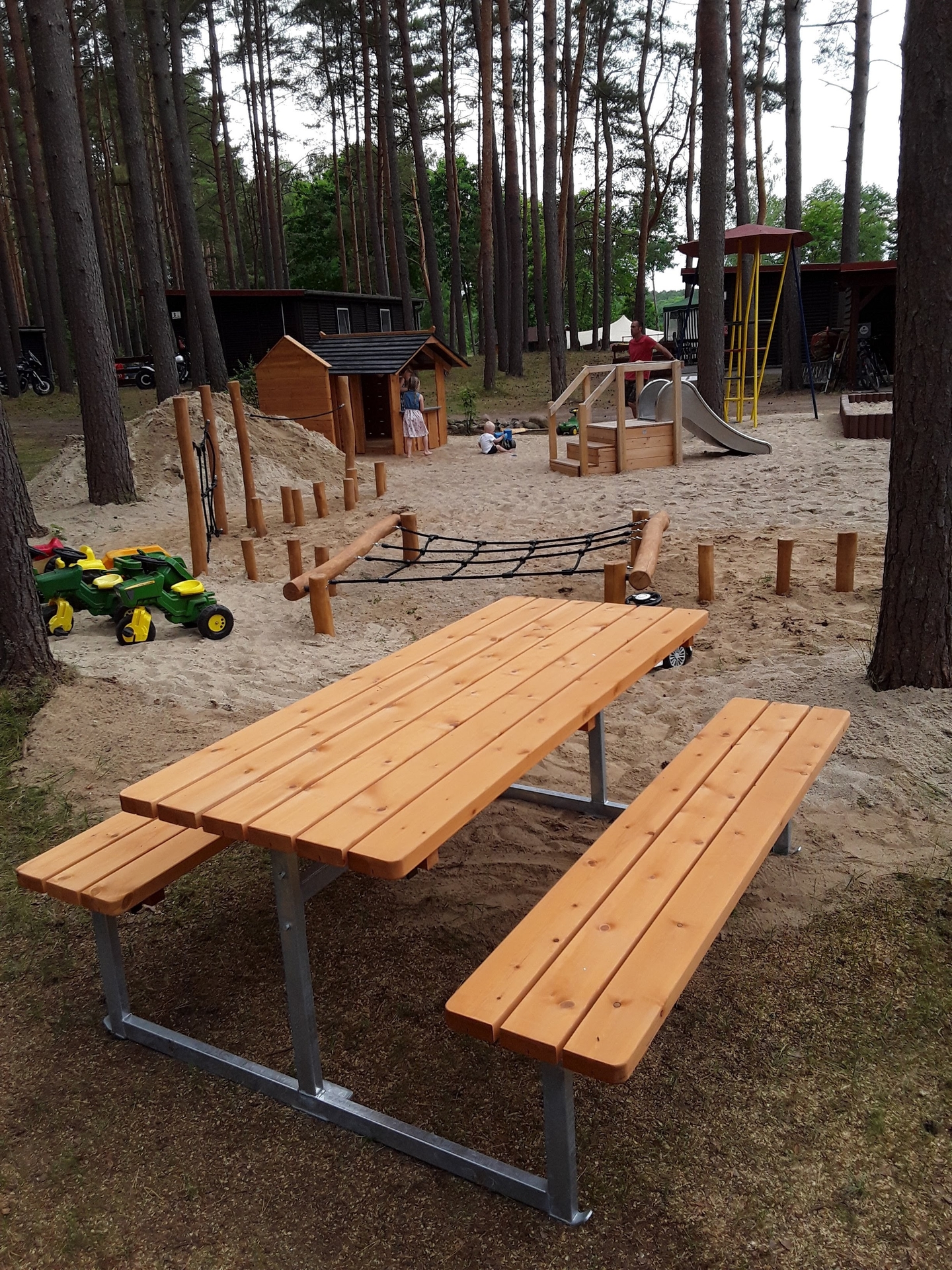 Bild: Blick zum Spielplatz