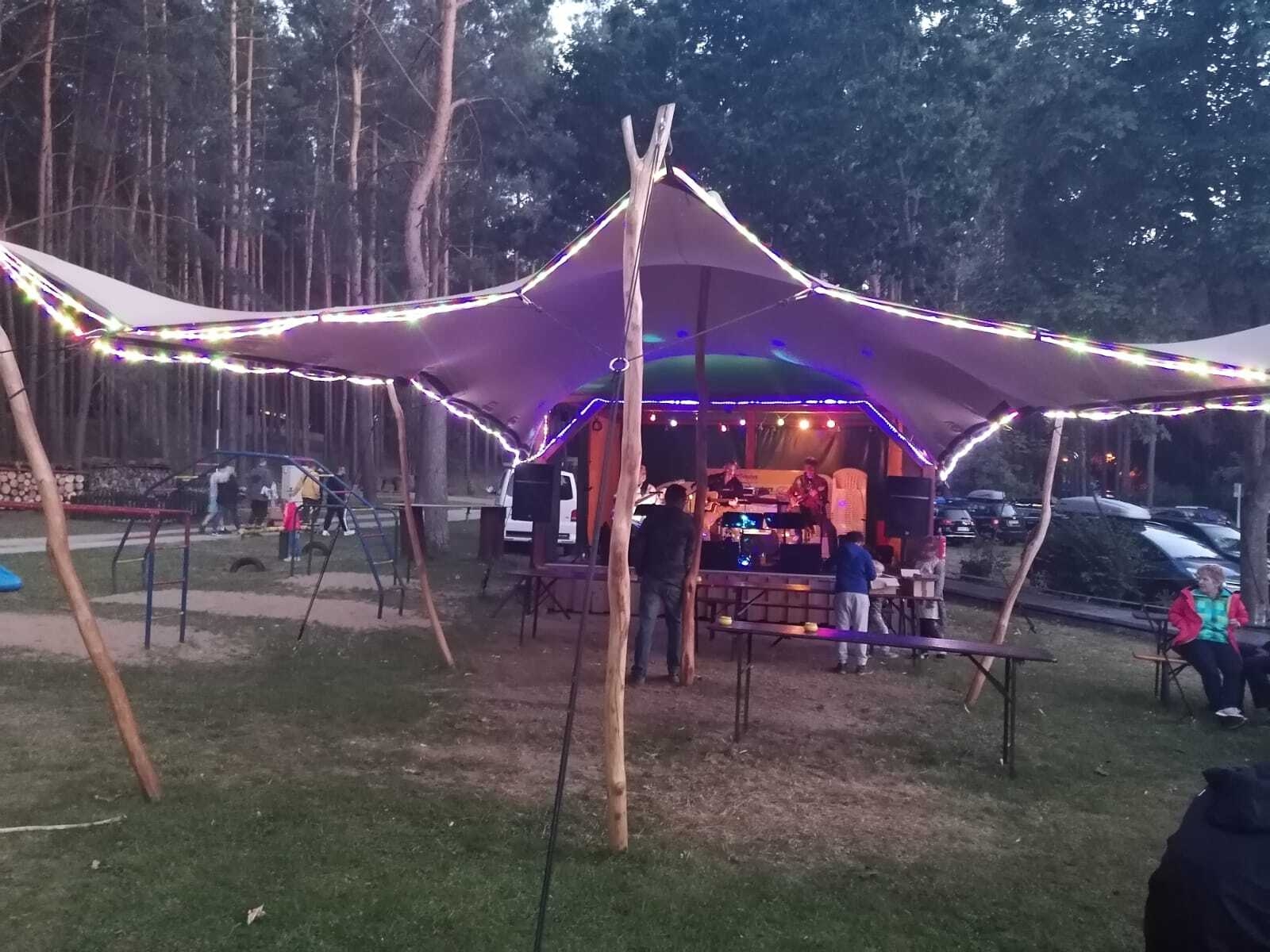 Bild: Partybühne