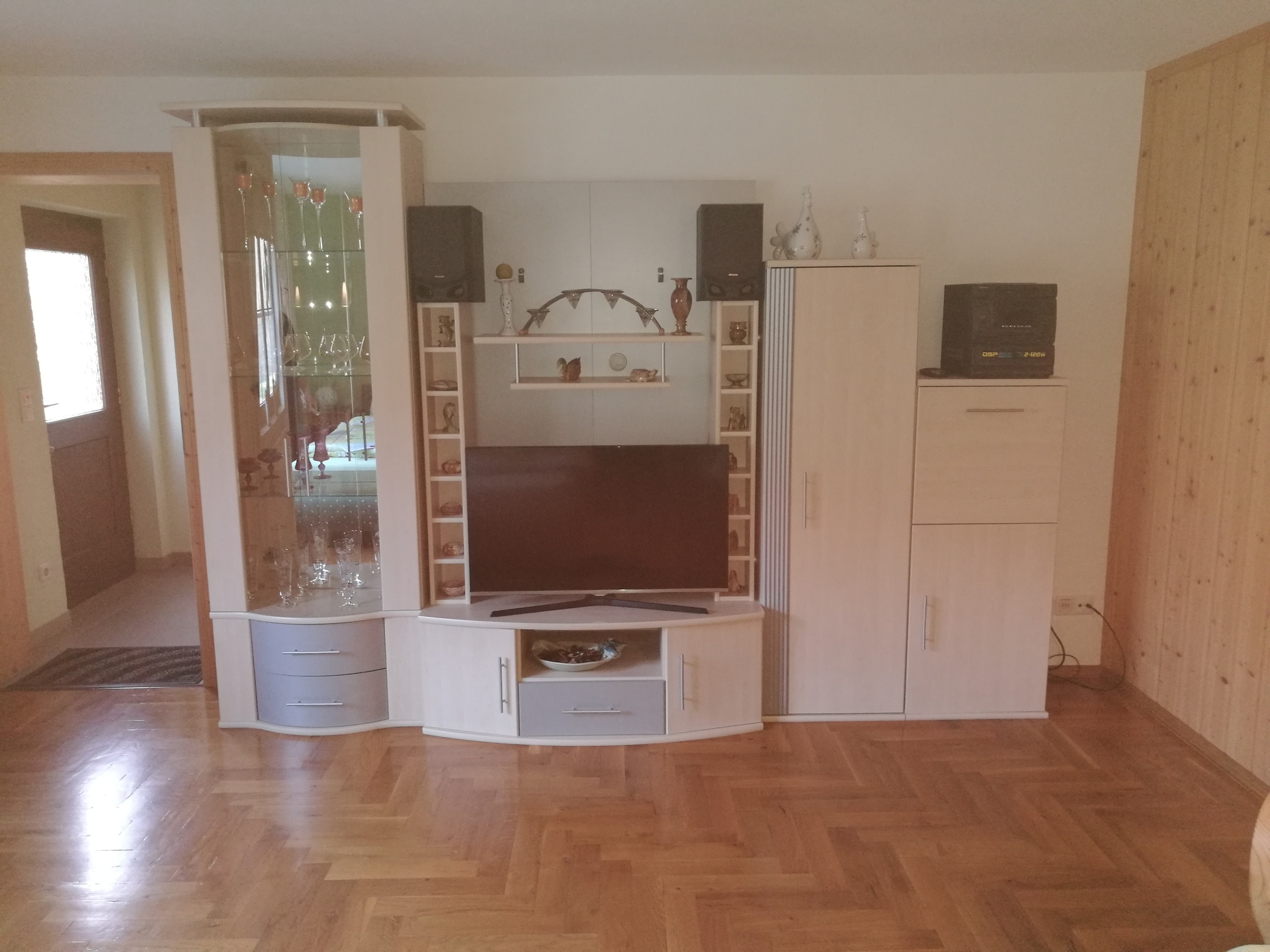Bild: Wohn-Schlafraum mit Schrank