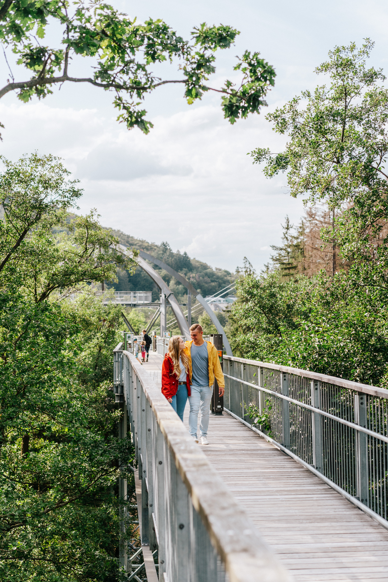 Bild: Paar auf Baumwipfelpfad ©Baumwipfelpfad Harz, Nordstadtlicht.com