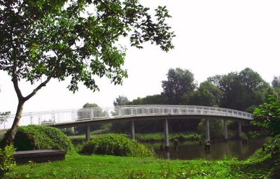 Vorschaubild: Blick von Land auf die neue Eiderbrücke