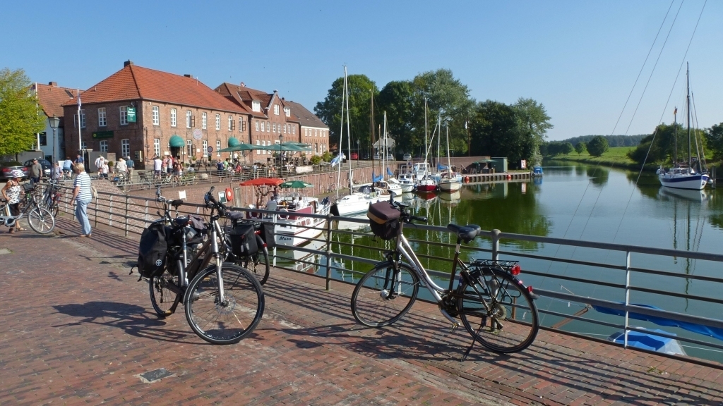 Bild: Alter Hafen in Hooksiel ©www.ostfriesland.travel