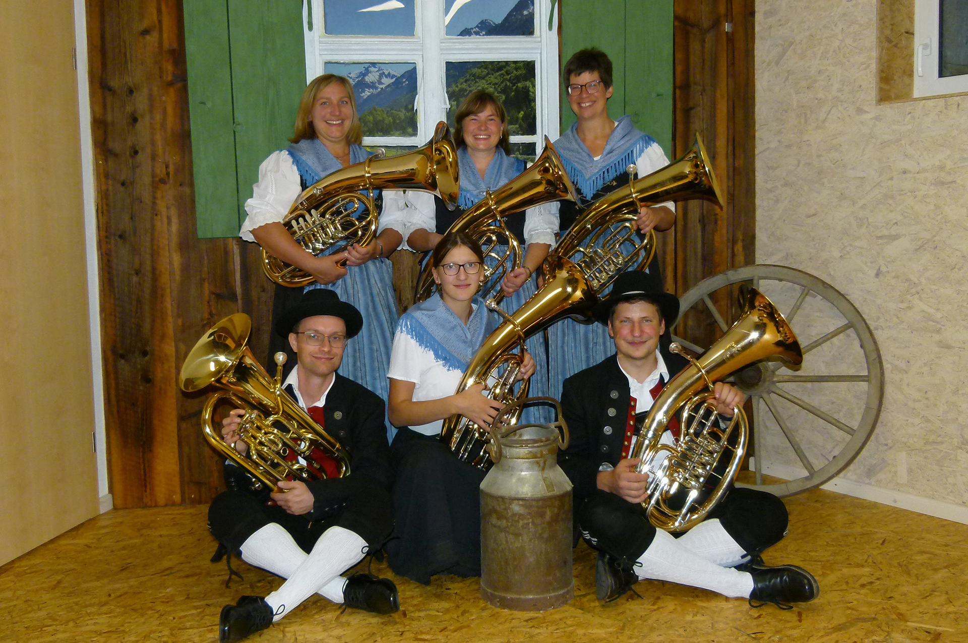 Bild: Tenorhorn/Bariton/Euphonium: Karolin Grath, Sandra Heel, Maria Albrecht, Thomas Michl, Rosalie Heel, Fabian Wachter