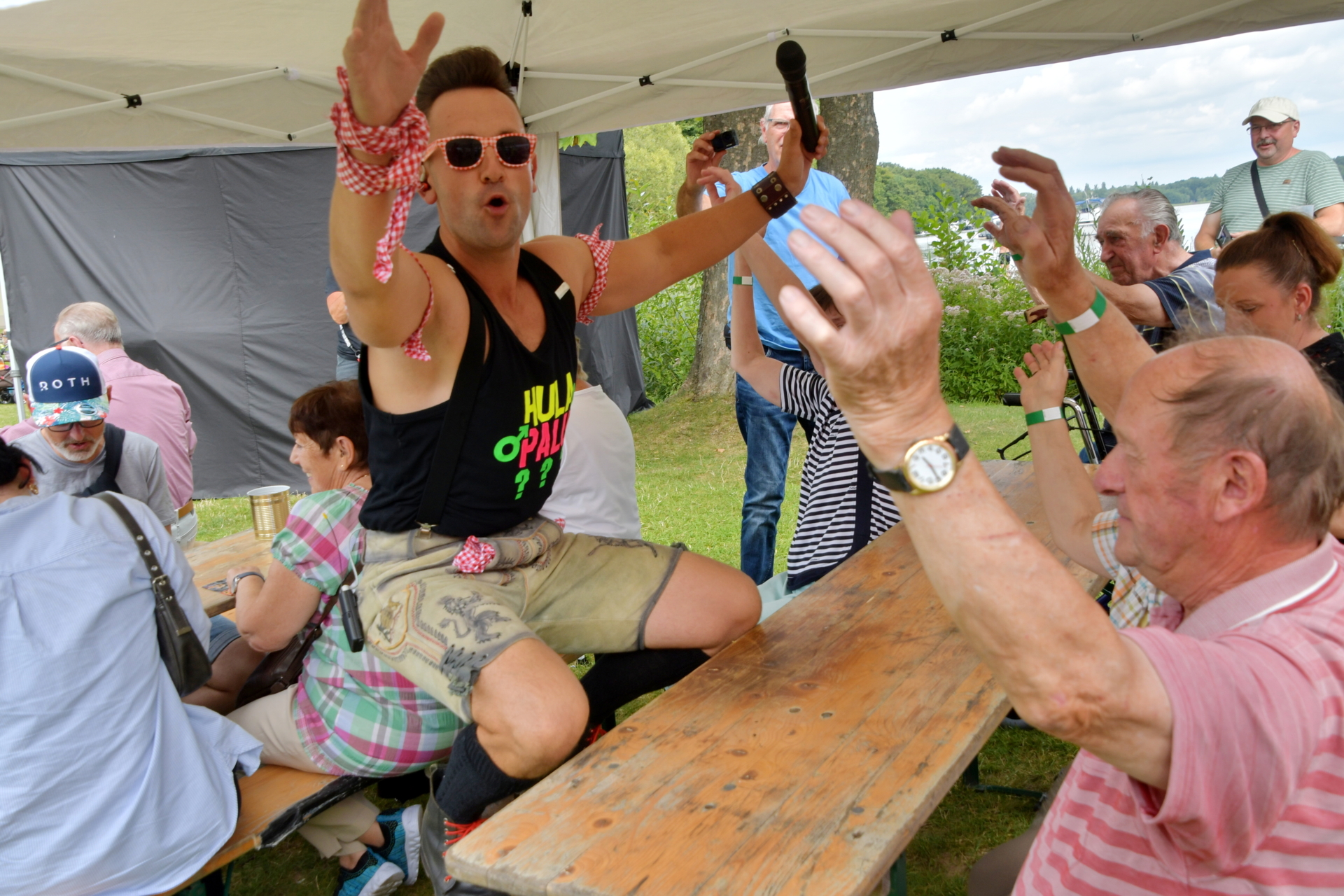 Er schaffte es schnell das Publikum mitzurei&szlig;en.  (Bild vergr&ouml;&szlig;ern)