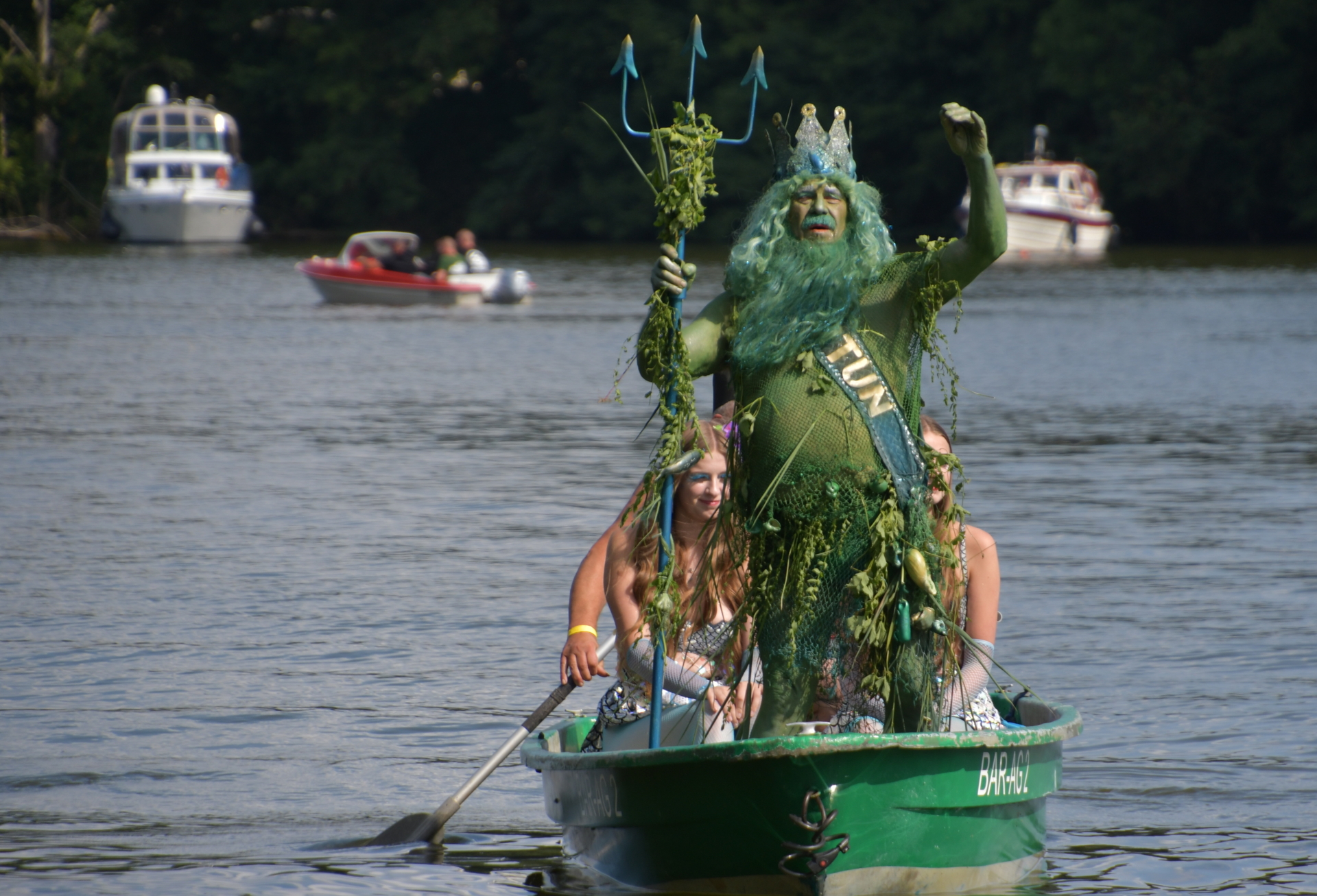 Neptun n&auml;hert sich unserer Festwiese.  (Bild vergr&ouml;&szlig;ern)