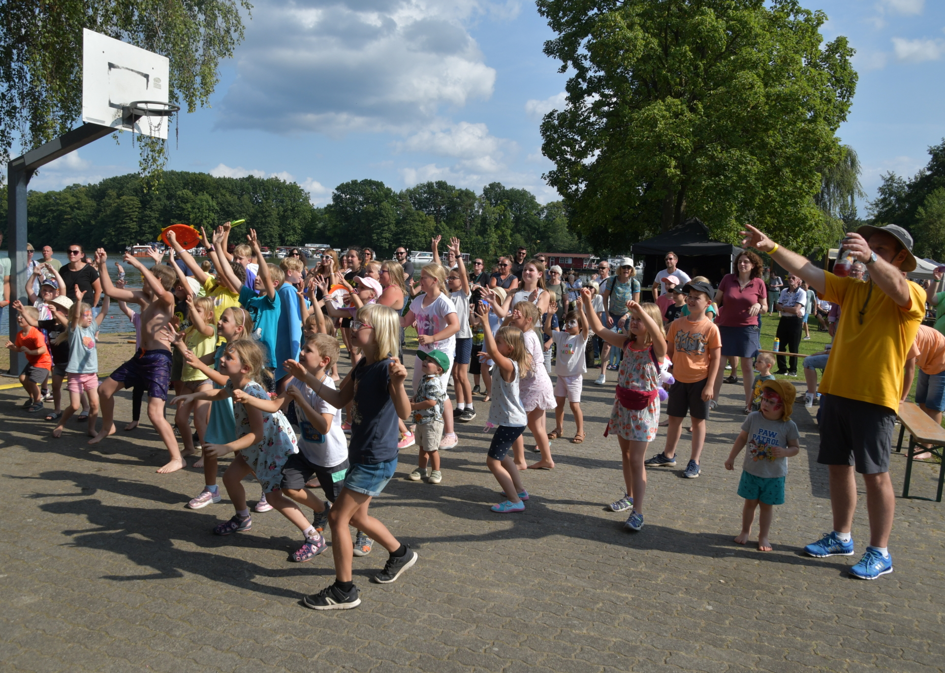 ... was zur guten Stimmung vor der B&uuml;hne zum Neptunauftritt beitrug.  (Bild vergr&ouml;&szlig;ern)