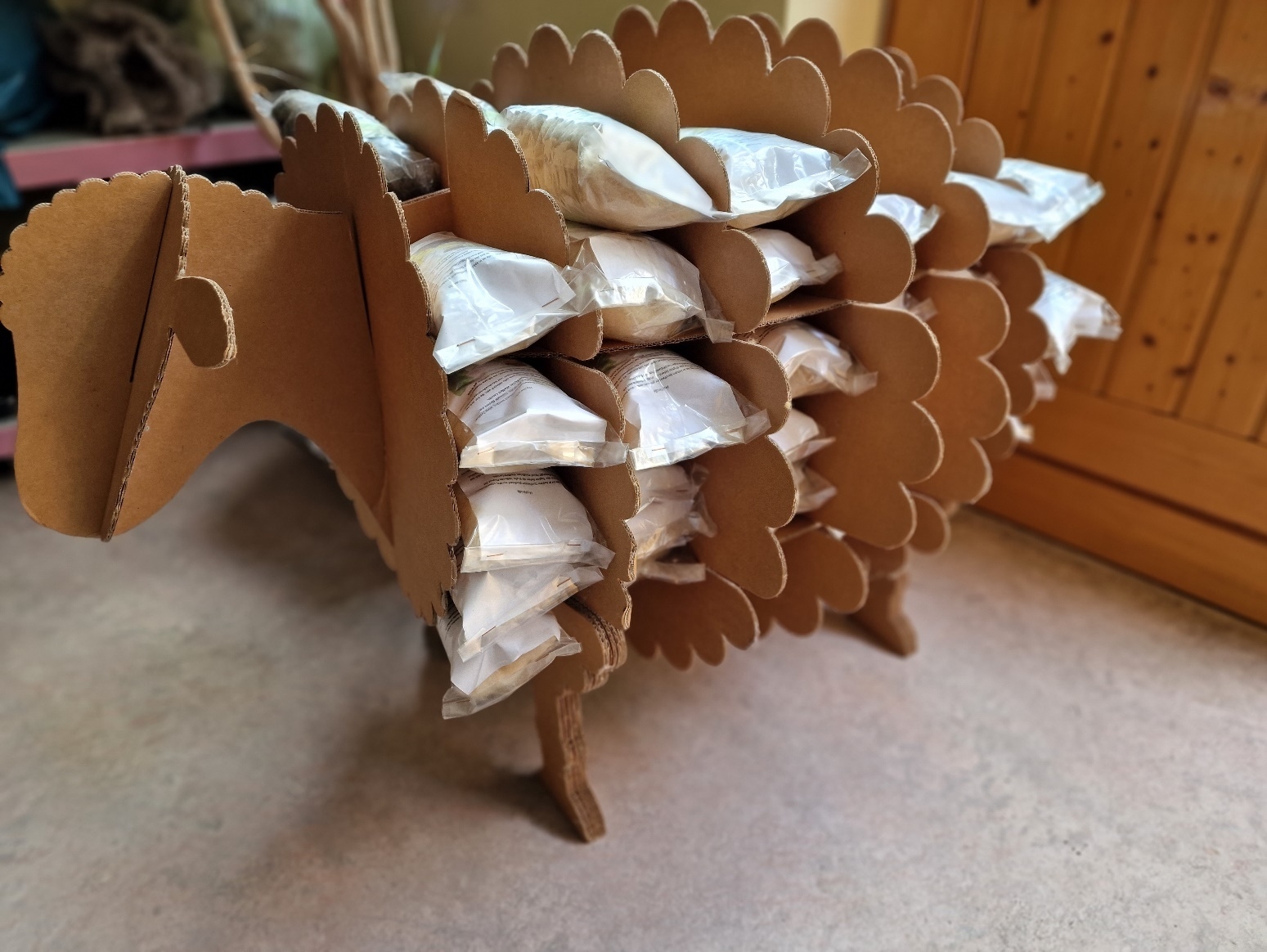 Bild: Schaf aus Pappe
