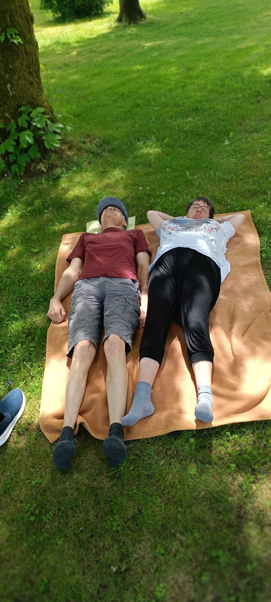 Bild: ersonen liegen im Gars