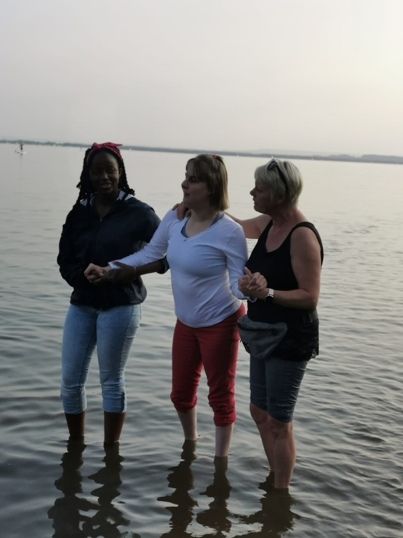 Bild: Personen im Wasser