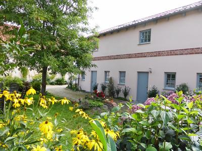 Vorschaubild: im Innenhof 2017