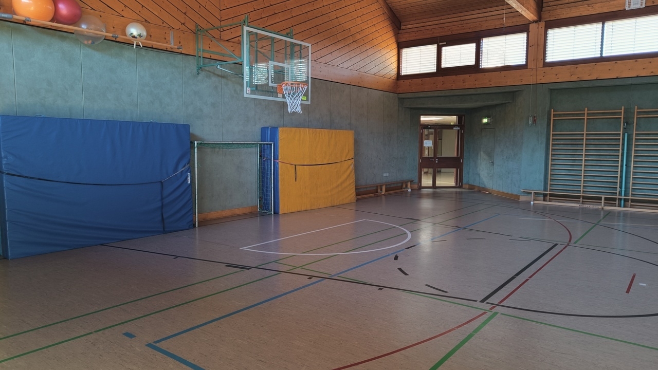 Bild: Innenansicht Sporthalle linker Bereich