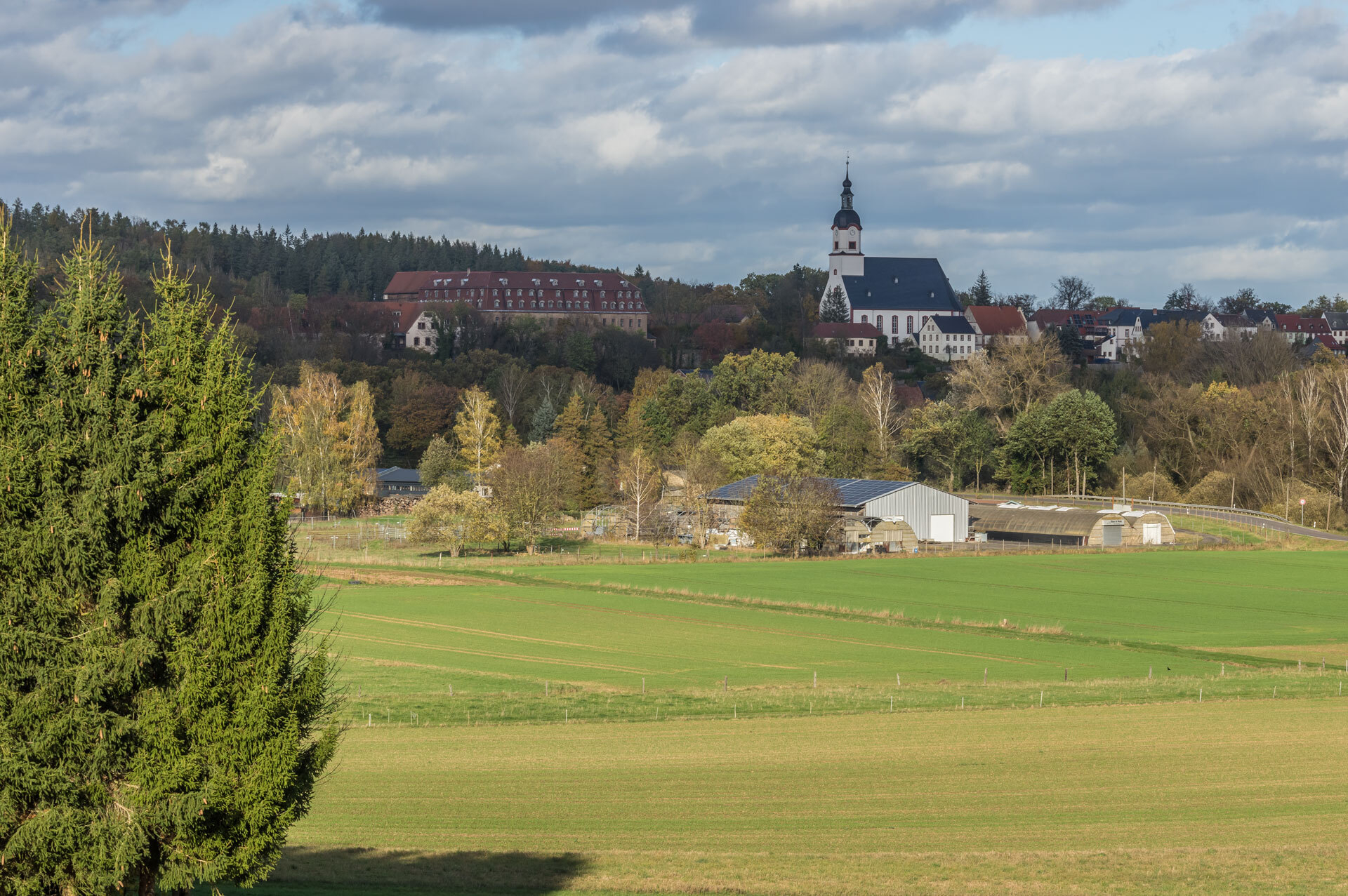 Uwe Lutz - Herbst in Wechselburg  (Bild vergr&ouml;&szlig;ern)
