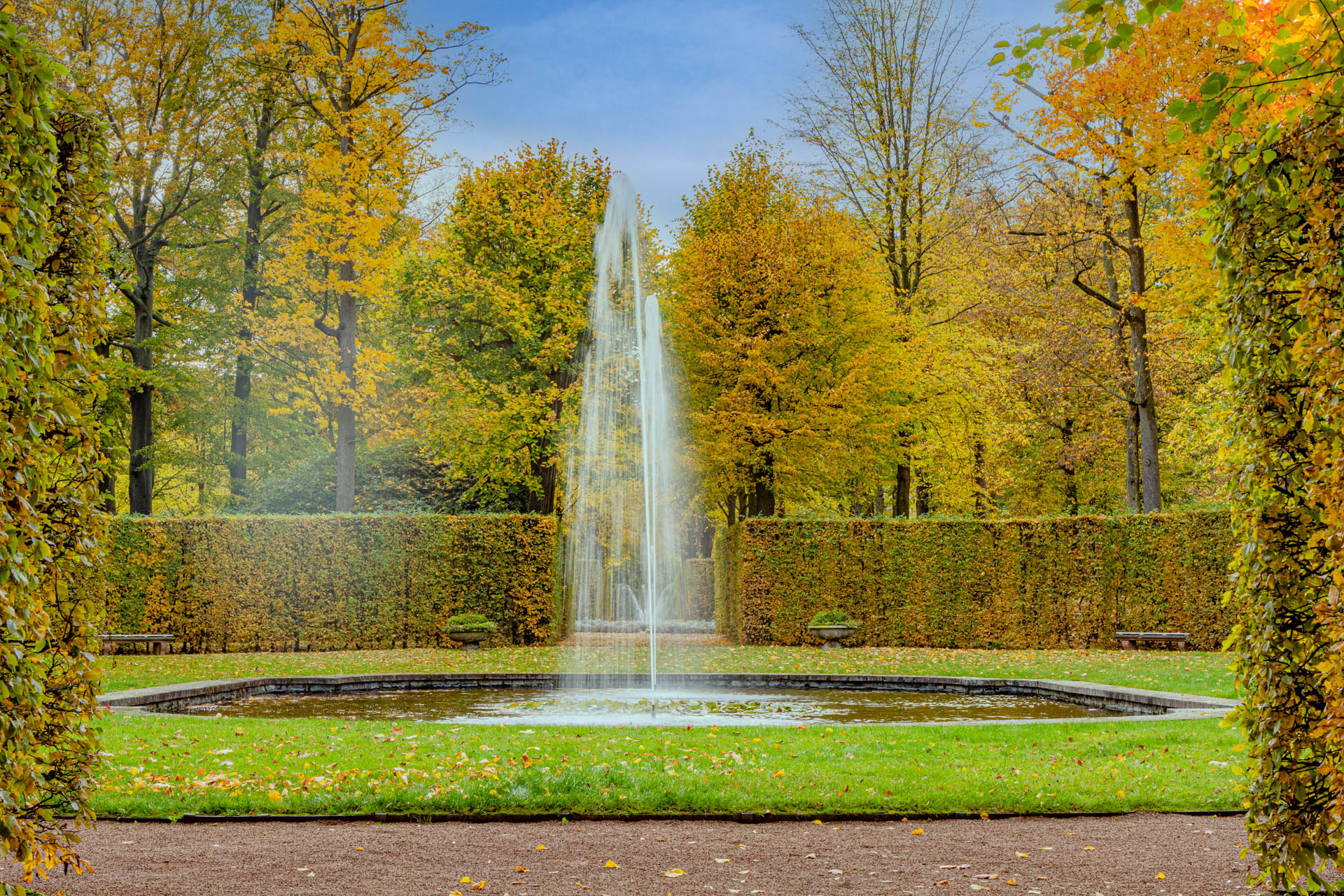 Eberhard K&ouml;hler - Im Barockgarten  (Bild vergr&ouml;&szlig;ern)