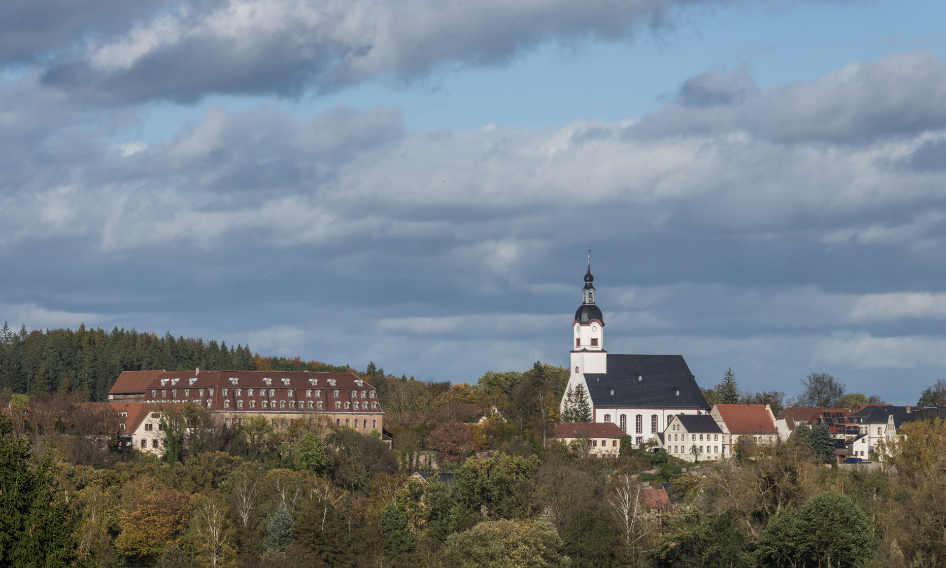 Uwe Lutz - herbstl. Schlossblick  (Bild vergr&ouml;&szlig;ern)