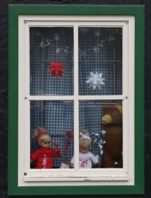 Vorschaubild: 23-12-10 Schneeweißchen und Rosenrot