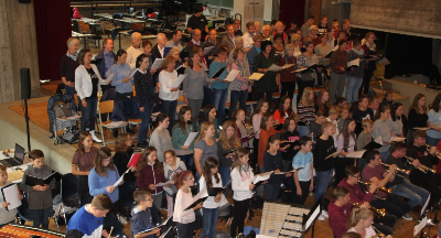 Vorschaubild: Der Kammerchor beim Proben
