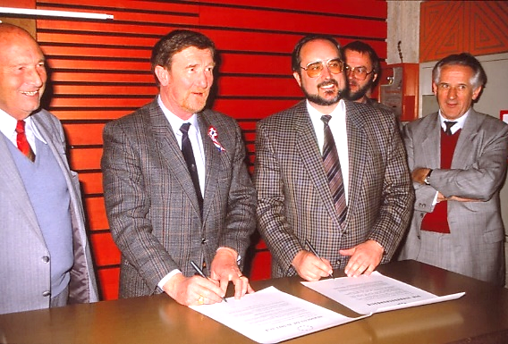 Bild: Unterzeichnung Verbruederungseid 1990