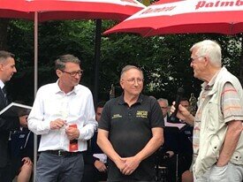 Vorschaubild: Weinfest 2023 - Vlnr: Bgm A. Krüger, Winzer Gilles Chelin aus Onzain, Günter Amos VV PV Flein-Onzain