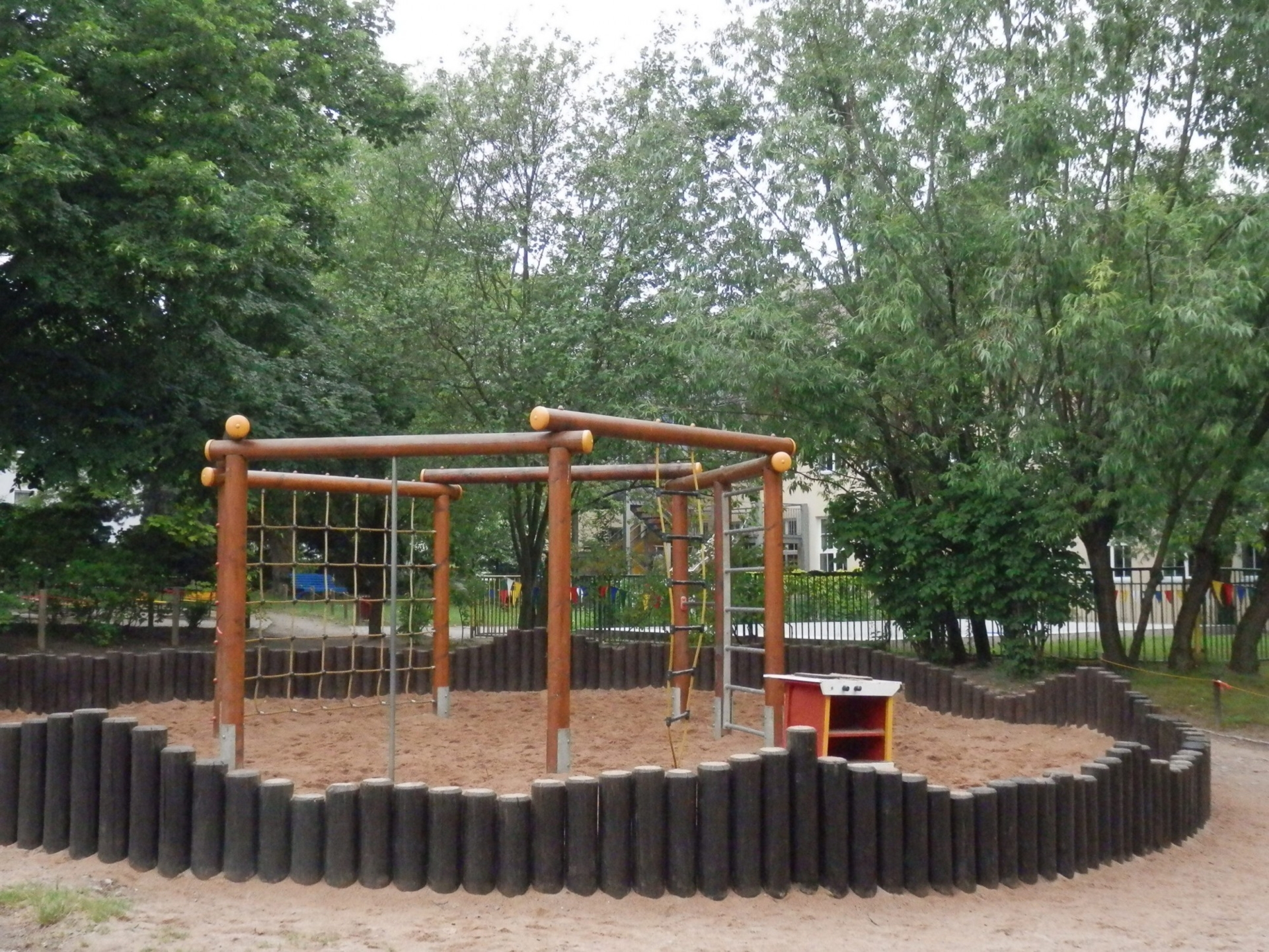 Kletterger&uuml;st  (Bild vergr&ouml;&szlig;ern)