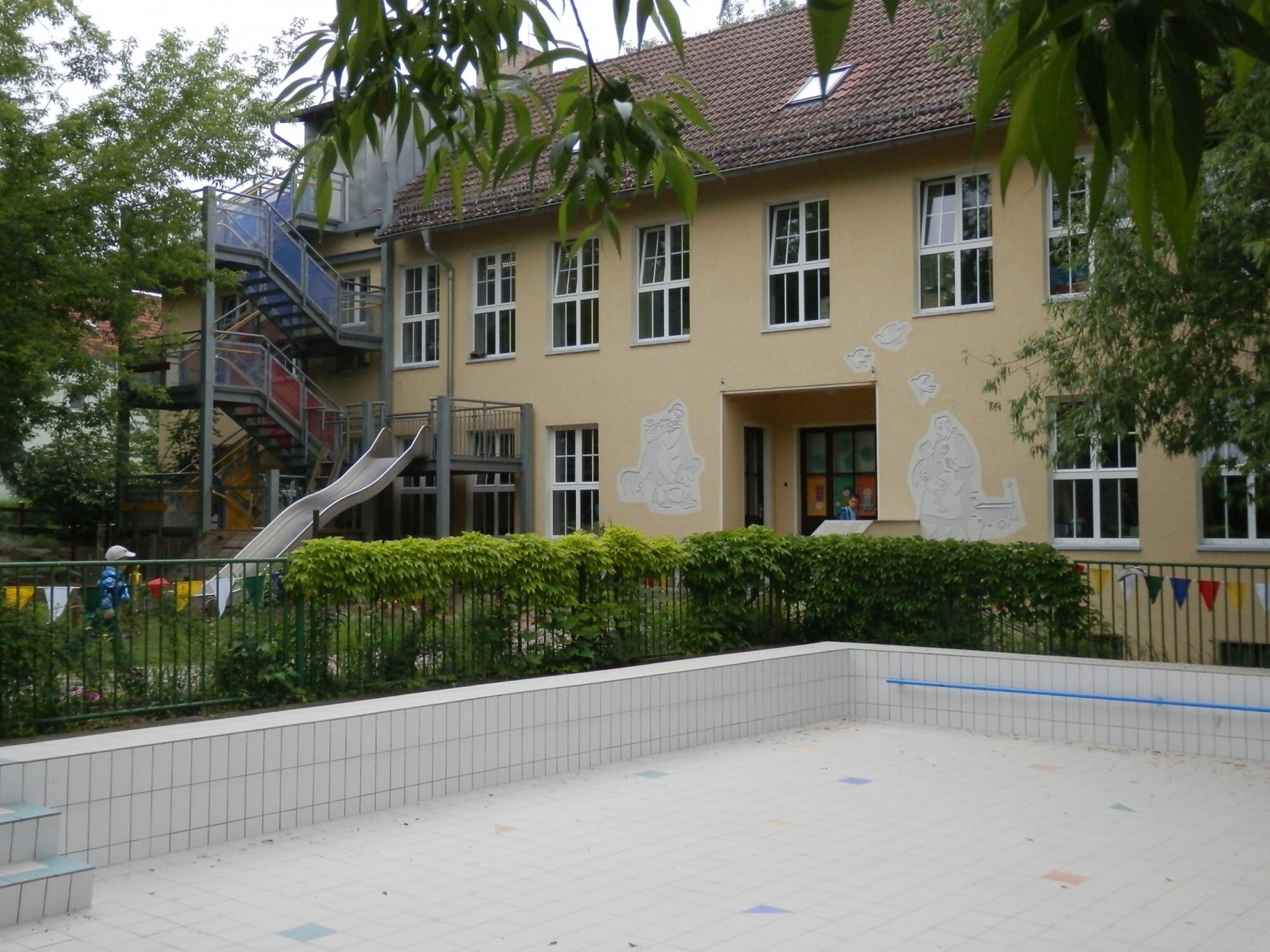 Pool  (Bild vergr&ouml;&szlig;ern)