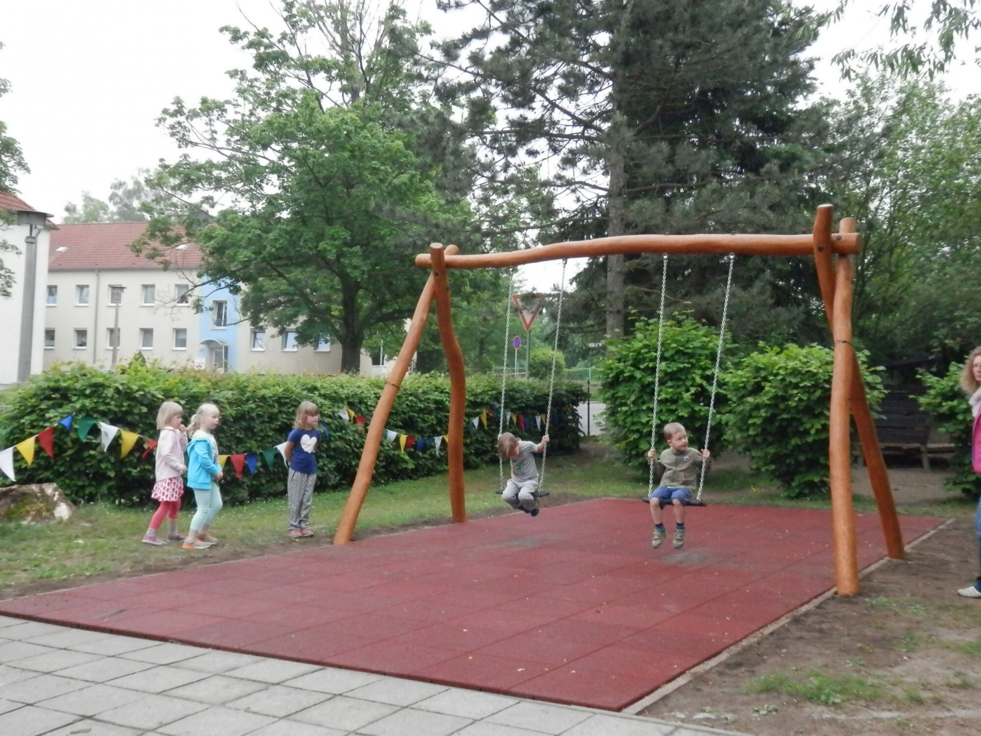 Schaukel  (Bild vergr&ouml;&szlig;ern)
