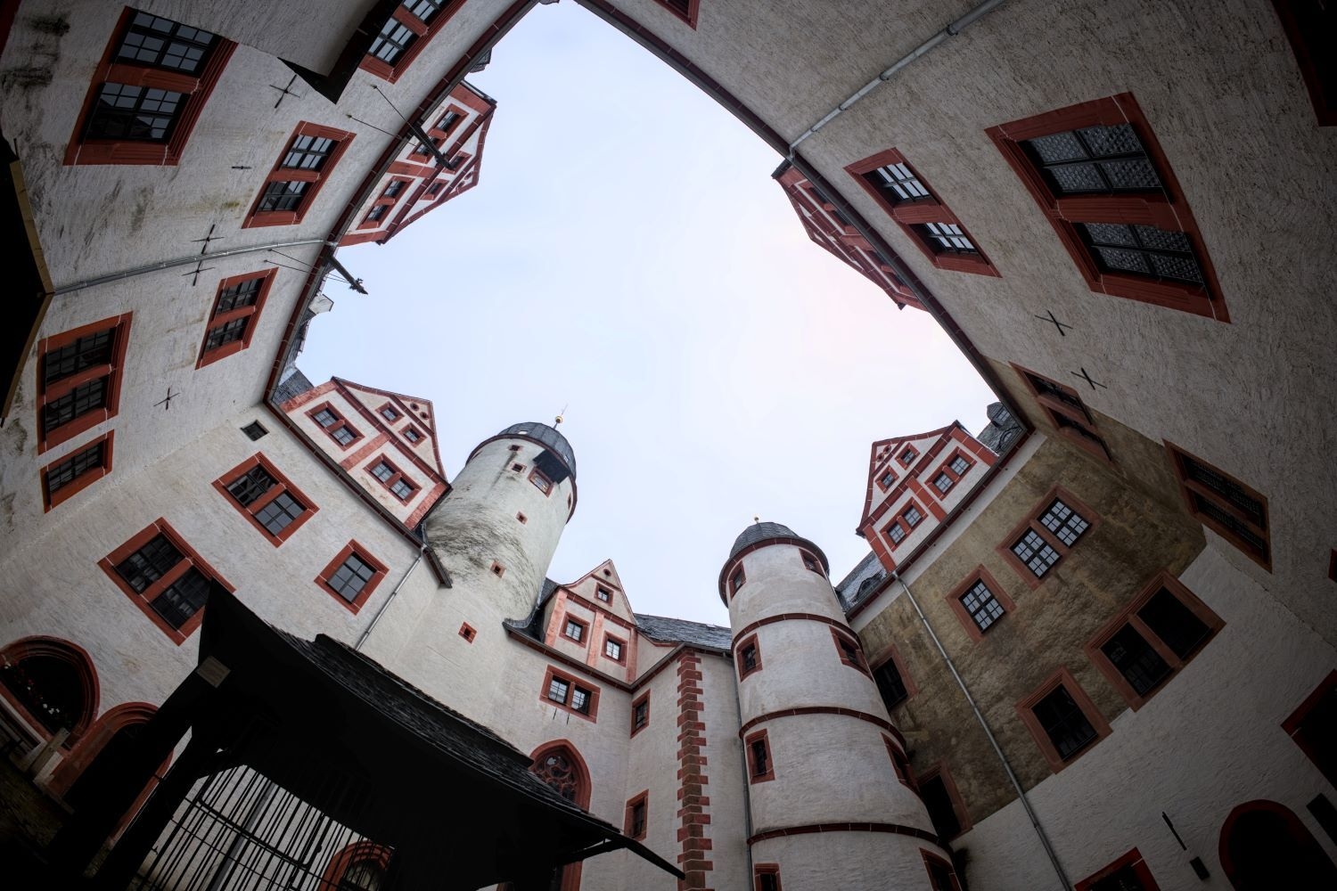 ff Innenhof Rochsburg  (Bild vergr&ouml;&szlig;ern)