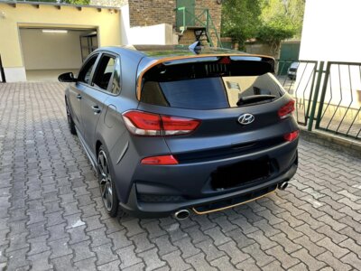 Vorschaubild: Folienfüchse Carwrapping / Vollfolierung dunkelblau matt mit orangenen Akzenten