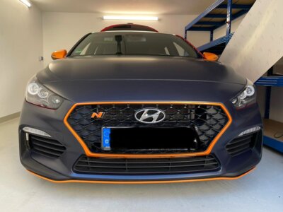 Vorschaubild: Folienfüchse Carwrapping / Vollfolierung dunkelblau matt mit orangenen Akzenten