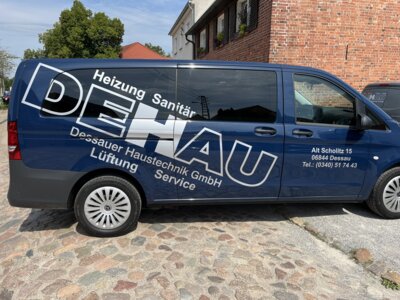 Vorschaubild: Fahrzeugbeschriftung DEHAU inklusive Scheibentönung