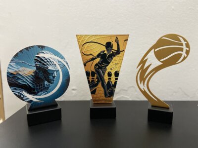 Vorschaubild: Metallpokal und Glaspokal